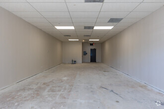 40-60 W Terra Cotta Ave, Crystal Lake, IL for lease Interior Photo- Image 2 of 8