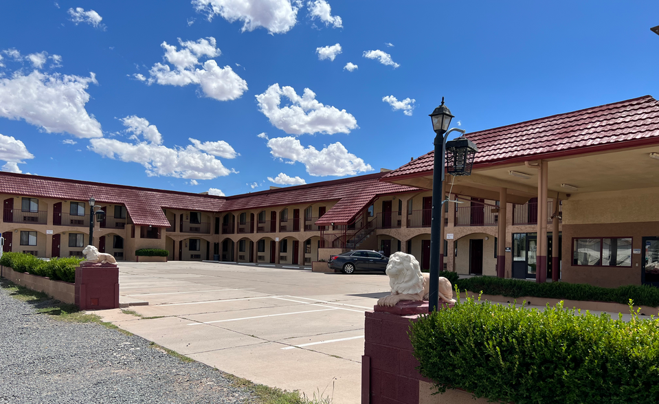 2418 Navajo Blvd, Holbrook, AZ for sale - Building Photo - Image 2 of 6