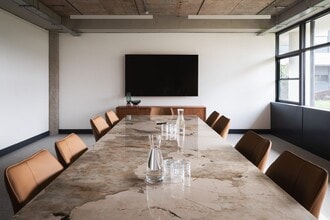 Manor Dr, Exeter for lease Interior Photo- Image 1 of 12