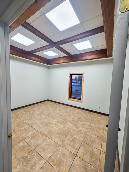 116 Commercial Pl, Schertz, TX for sale - Interior Photo - Image 2 of 9