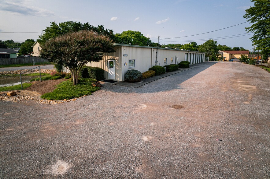 2333 W Emory Rd, Powell, TN for sale - Building Photo - Image 2 of 15
