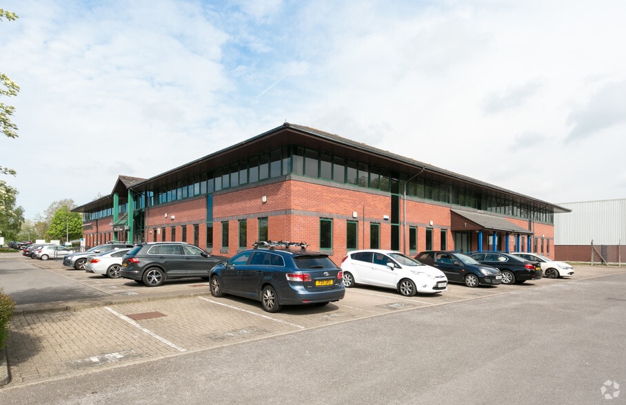 Lambourne Cres, Cardiff for sale - Primary Photo - Image 1 of 1