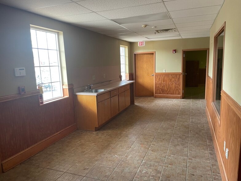 10120 Roberts Way, Covington, GA for lease - Interior Photo - Image 2 of 4