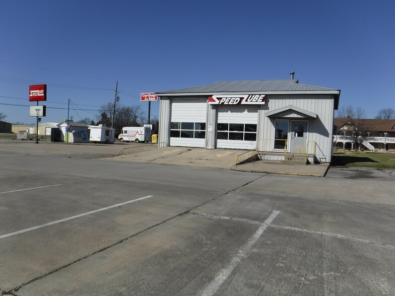 2306 Grand Ave, Carthage, MO 64836