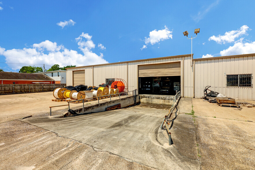 125 W Crosstimbers St, Houston, TX for lease - Building Photo - Image 3 of 10