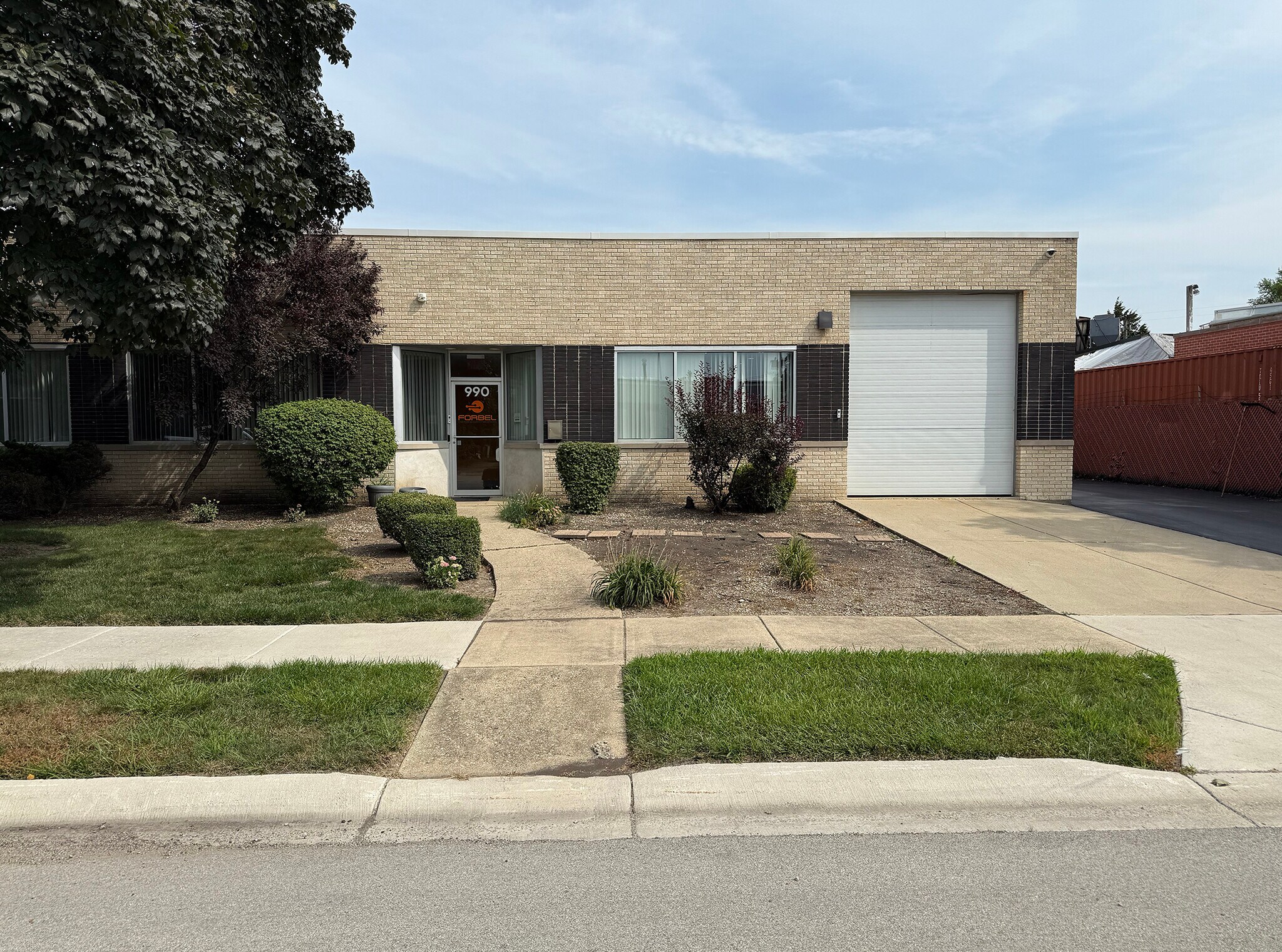 990 Criss Cir, Elk Grove Village, IL for lease Building Photo- Image 1 of 14
