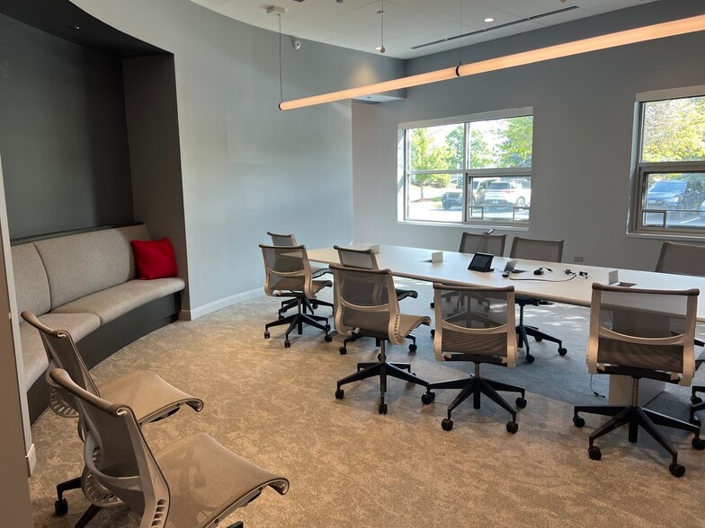 6 Territorial Ct, Bolingbrook, IL for sale - Interior Photo - Image 3 of 12