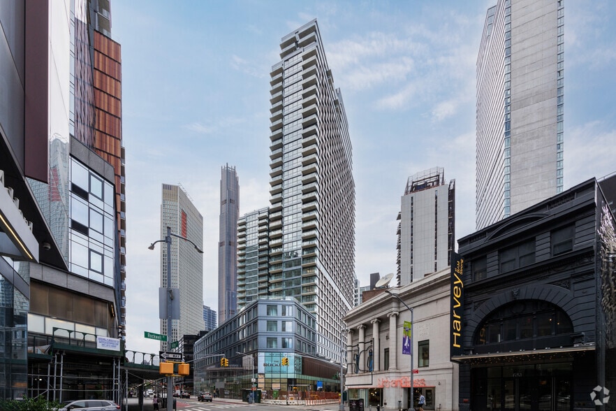 625-635 Fulton St, Brooklyn, NY for lease - Primary Photo - Image 1 of 3