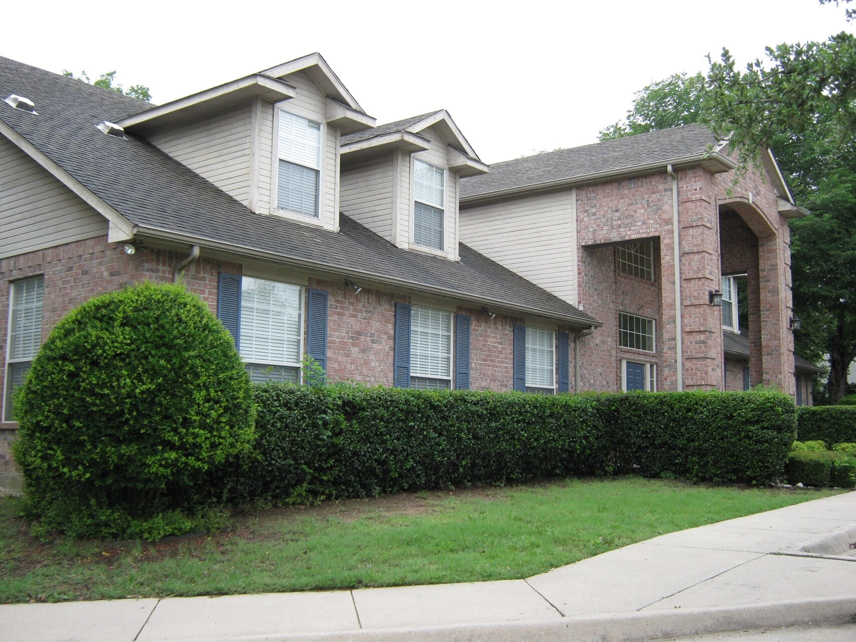 629 W College St, Grapevine, TX for sale Primary Photo- Image 1 of 1