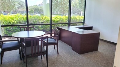 2300 Glades Rd, Boca Raton, FL for lease Interior Photo- Image 2 of 7