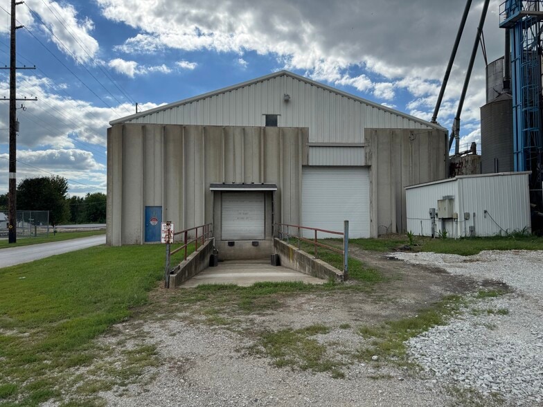 100 River st, Riverside, IA for lease - Building Photo - Image 1 of 17