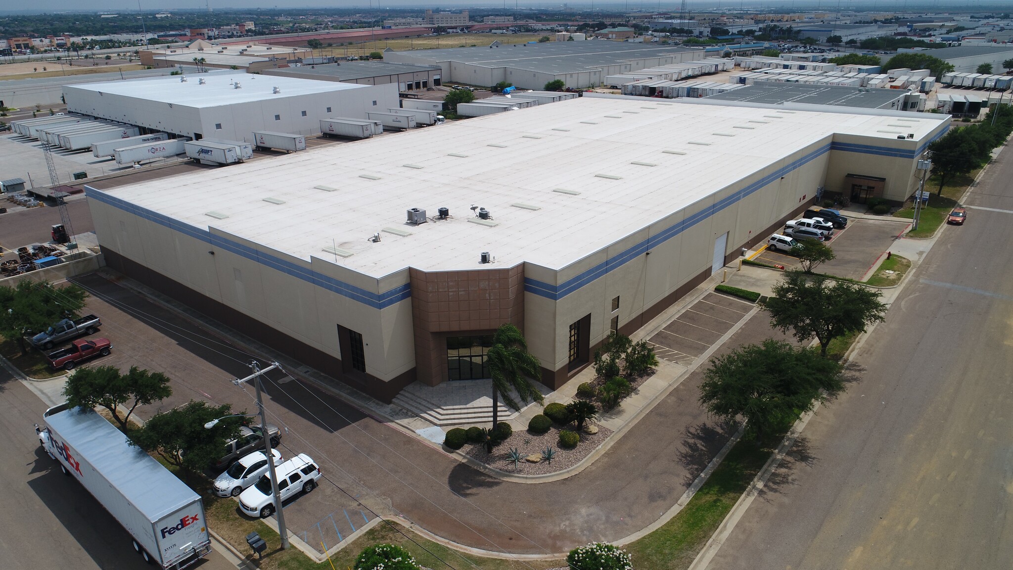 11018 Delta Dr, Laredo, TX for lease Building Photo- Image 1 of 2