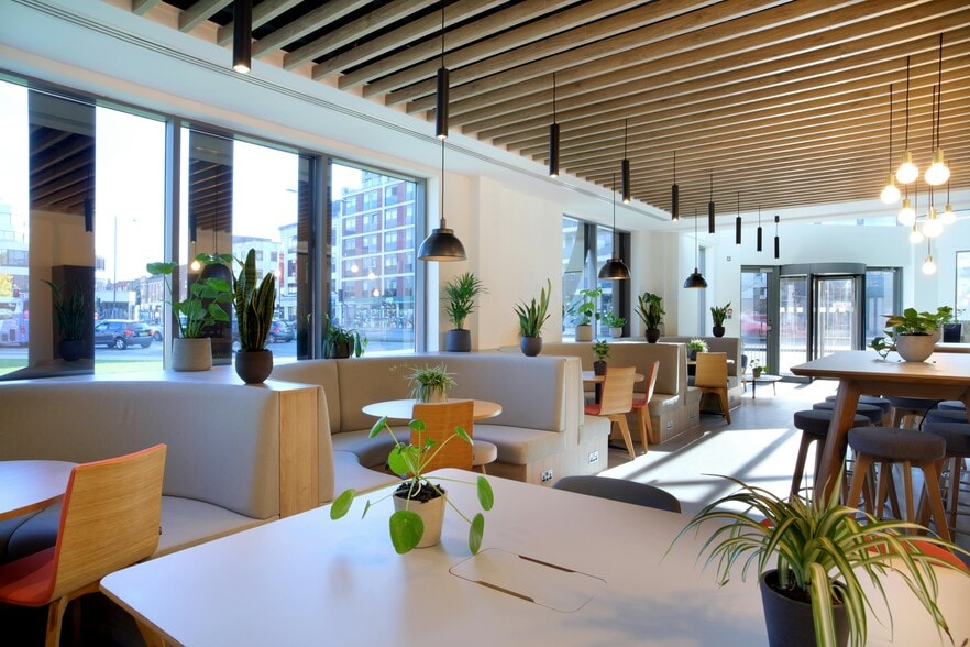 17-23 High St, Slough for lease - Interior Photo - Image 3 of 5