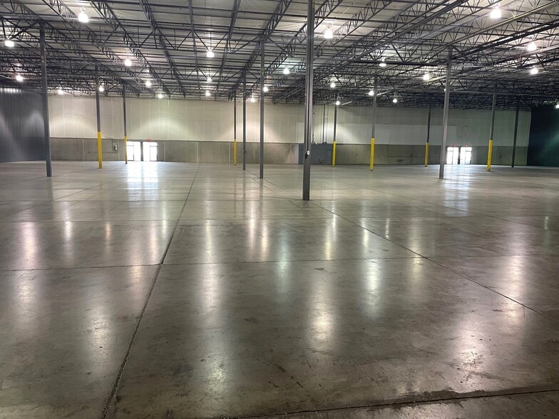 2901-2941 S Gettysburg Ave, Dayton, OH for lease - Interior Photo - Image 2 of 10