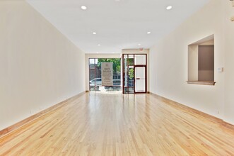 3255-3257 N Sheffield Ave, Chicago, IL for lease Interior Photo- Image 1 of 10