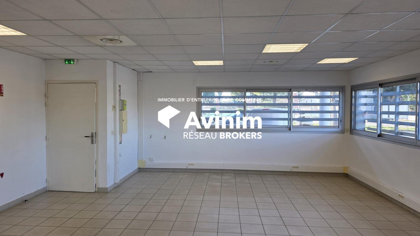 Office in Lunel for lease Interior Photo- Image 1 of 6