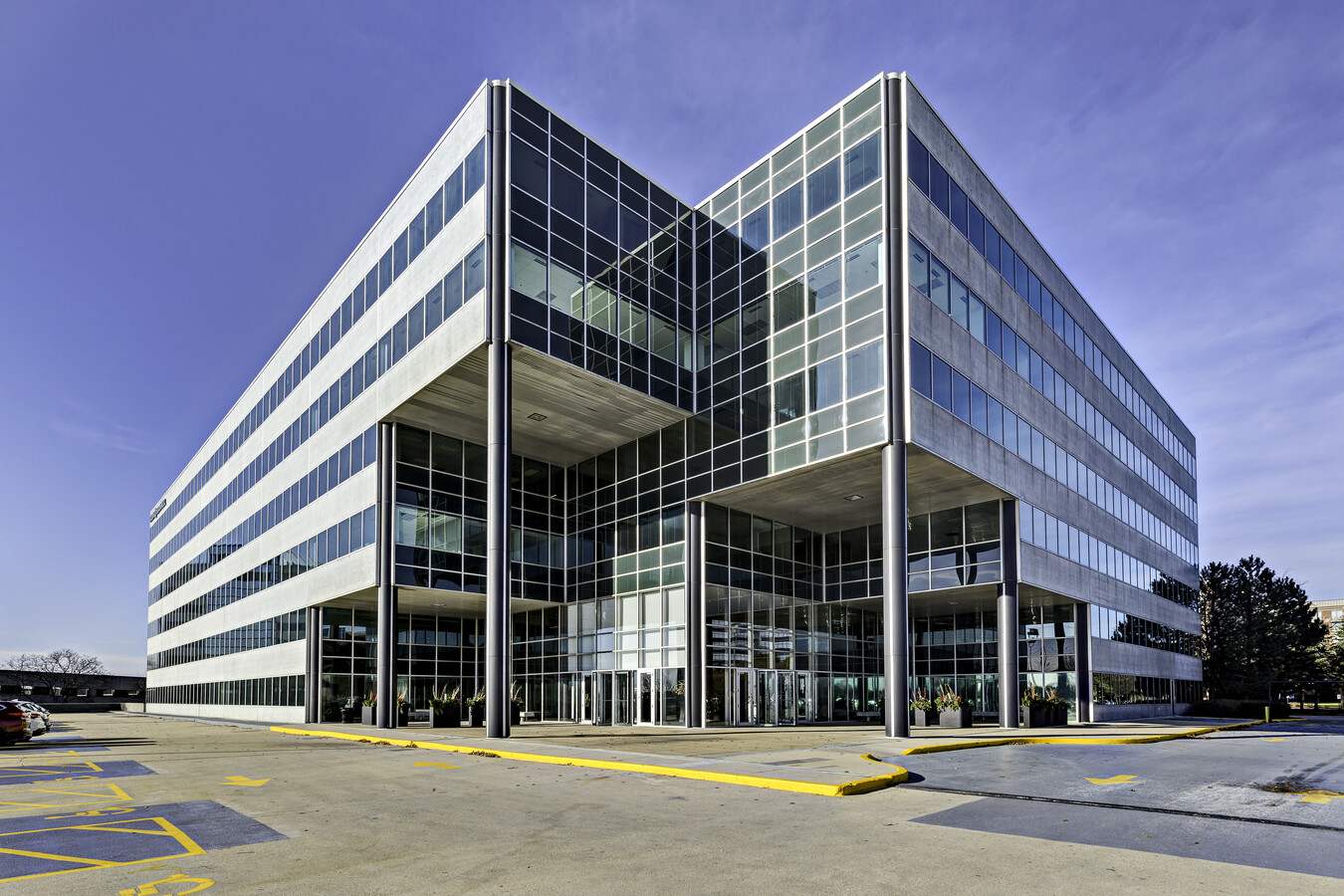 1431 Opus Pl, Downers Grove, IL 60515 - Executive Towers West I | LoopNet