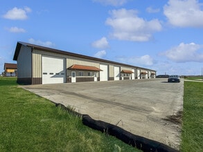 606 Stagecoach Rd, Grinnell, IA for lease Interior Photo- Image 2 of 10