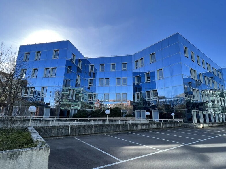 4-6 Avenue Du 8 Mai 1945, 78280 Guyancourt, Guyancourt for lease - Building Photo - Image 2 of 3