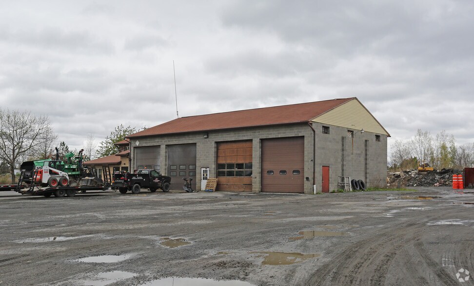 1 Runway Ave, Latham, NY for sale - Primary Photo - Image 1 of 1