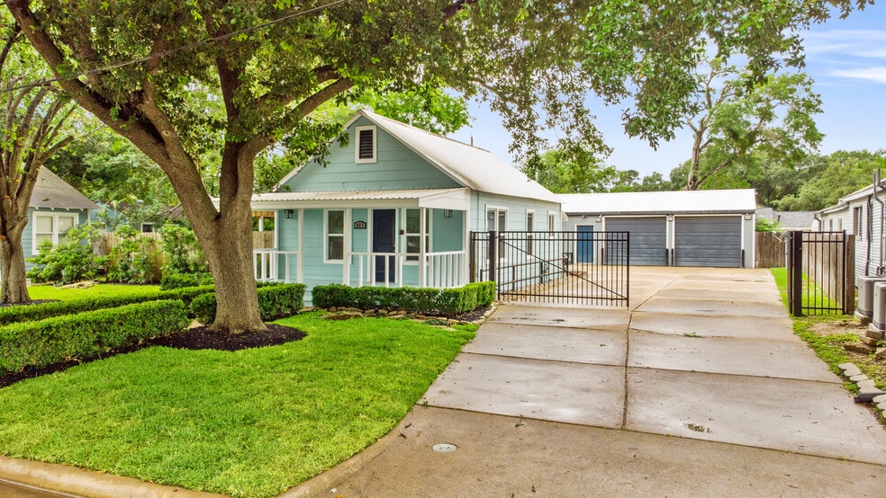 821 Avenue C, Katy, TX for sale - Primary Photo - Image 1 of 1