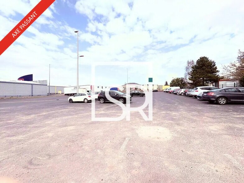 Retail in Cournon-d'Auvergne for lease - Building Photo - Image 3 of 10