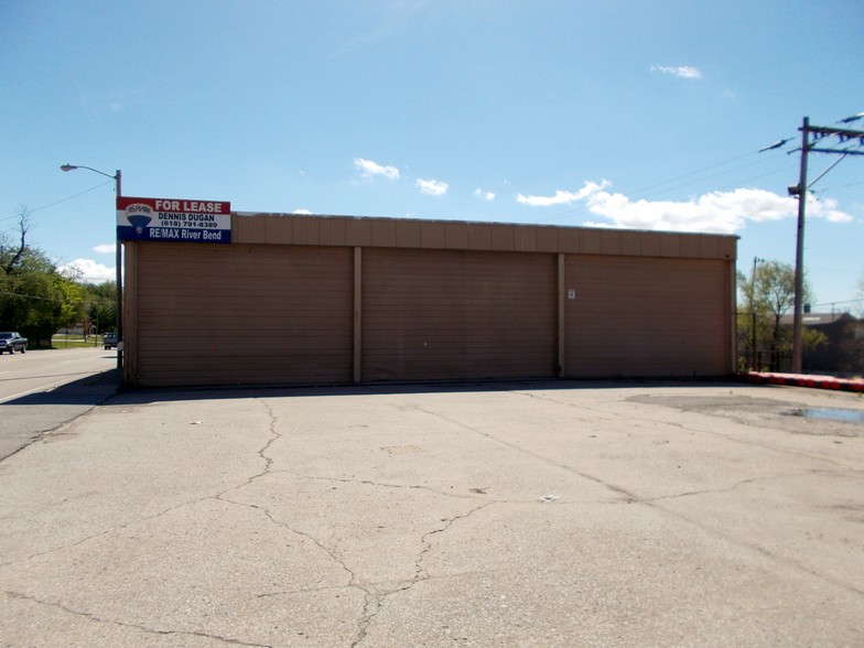 2523 E Broadway, Alton, IL for lease - Building Photo - Image 2 of 14