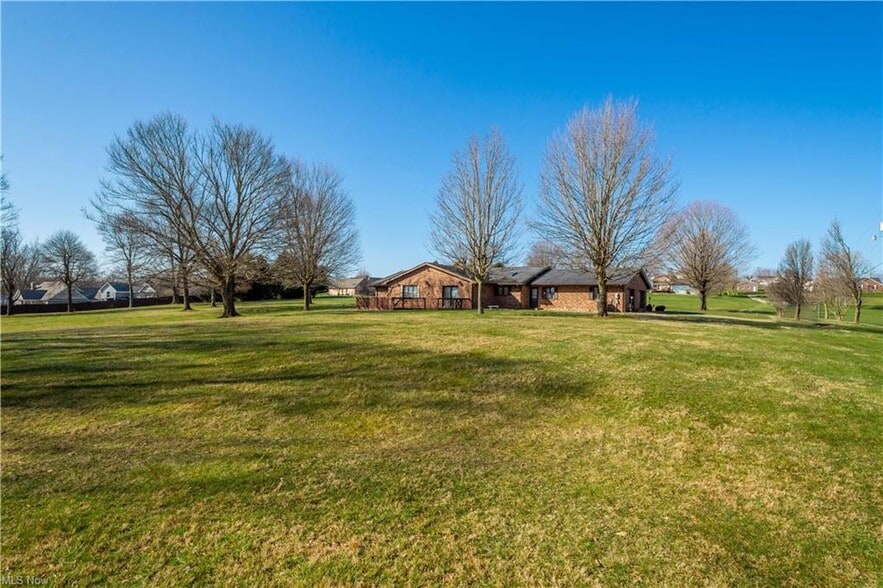 52 Hilda Cir, Bloomingdale, OH for sale - Building Photo - Image 2 of 42