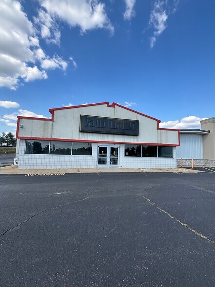 800-836 W Bellevue St, Leslie, MI for lease - Building Photo - Image 1 of 5