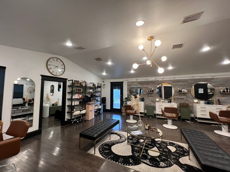 205 Chalmers Ave, Austin, TX for sale - Interior Photo - Image 1 of 1