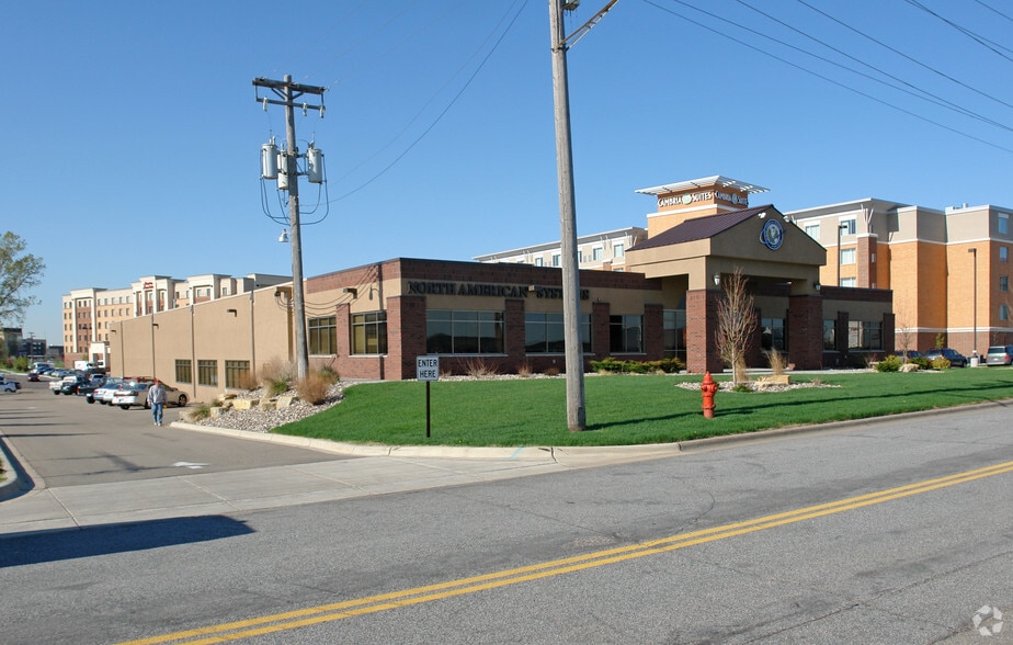 2901 E 78th St, Bloomington, MN for sale - Primary Photo - Image 2 of 15