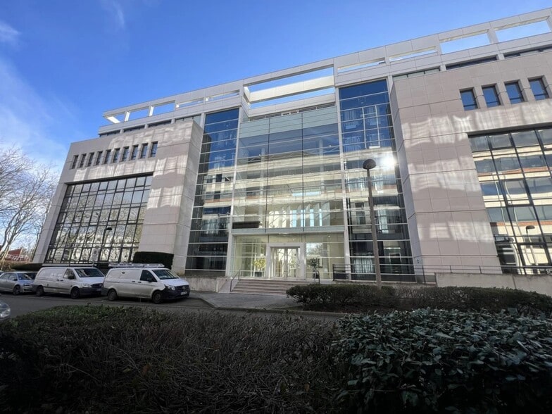 7 Avenue Du 8 Mai 1945, Guyancourt for lease - Building Photo - Image 2 of 6