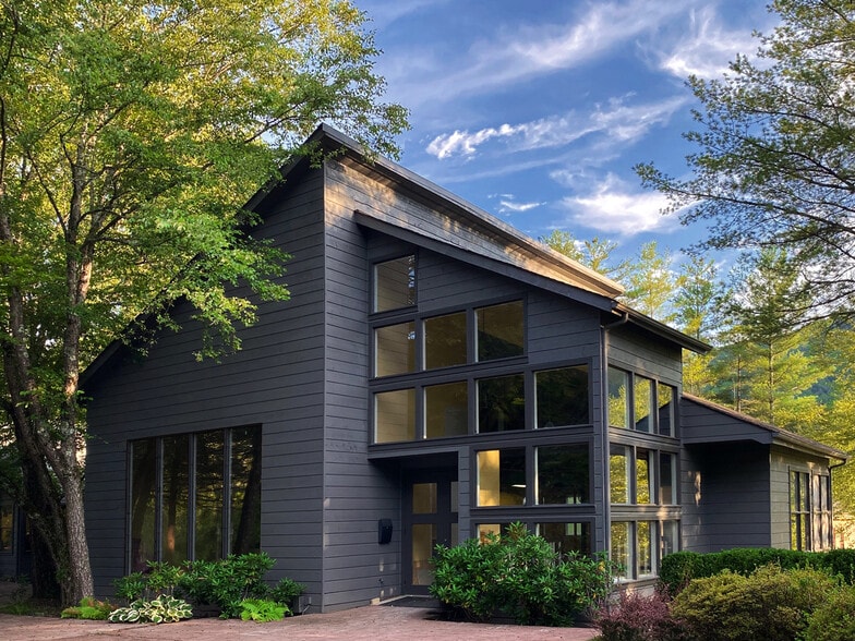 70 Sapphire Valley Rd, Sapphire, NC for sale - Building Photo - Image 2 of 54