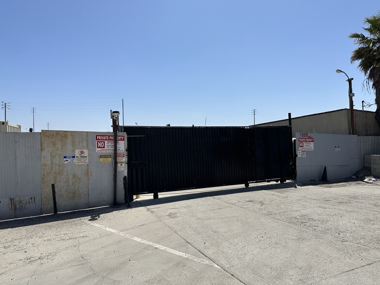 1320 E Lomita Blvd, Wilmington, CA for lease - Building Photo - Image 2 of 11