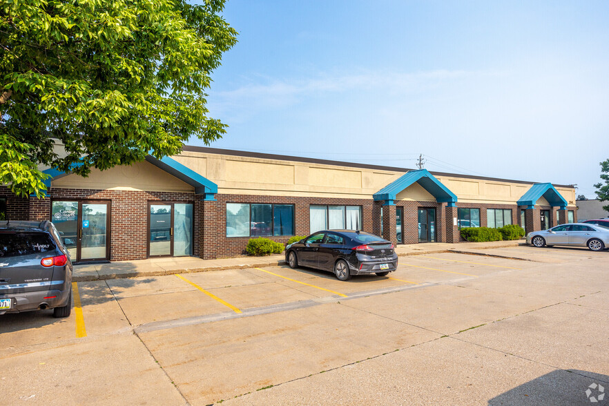 2041 Grand Ave, West Des Moines, IA for lease - Building Photo - Image 1 of 1