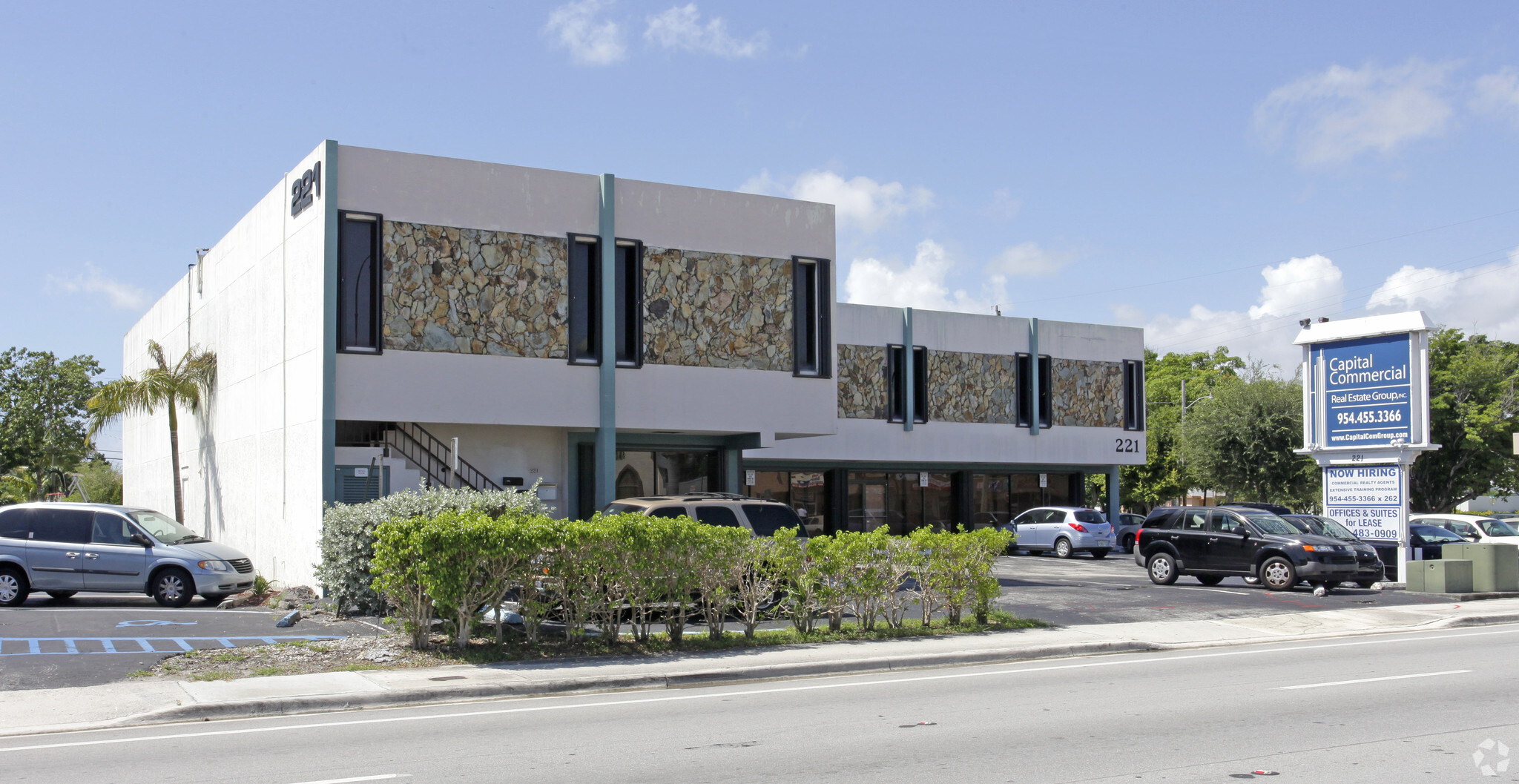 221 W Hallandale Beach Blvd, Hallandale Beach, FL for lease Primary Photo- Image 1 of 47