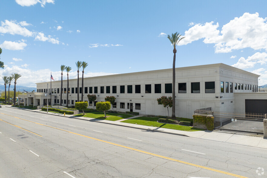 655 W Rialto Ave, San Bernardino, CA for lease - Building Photo - Image 2 of 7