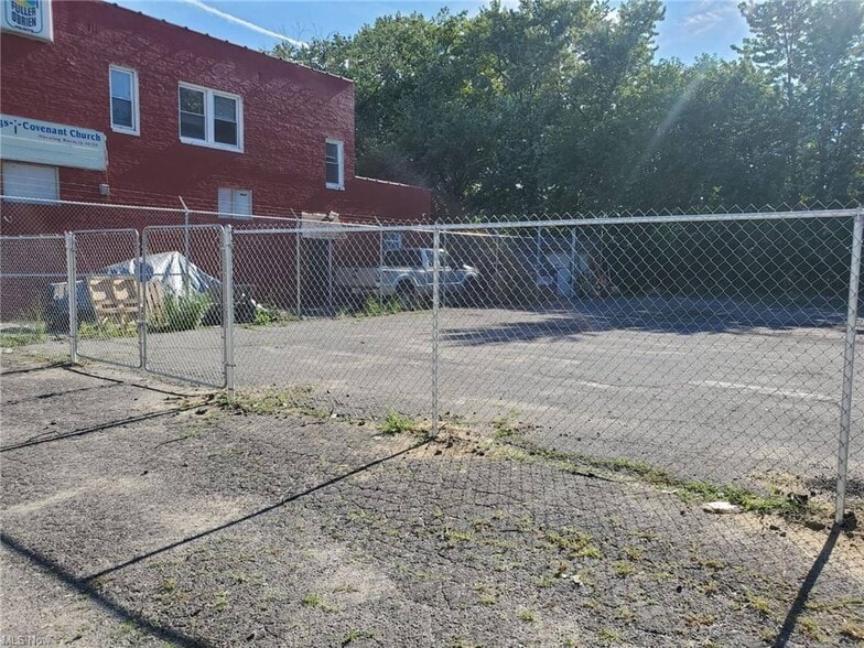 E 140th Cleveland st, Cleveland, OH for sale - Building Photo - Image 3 of 4