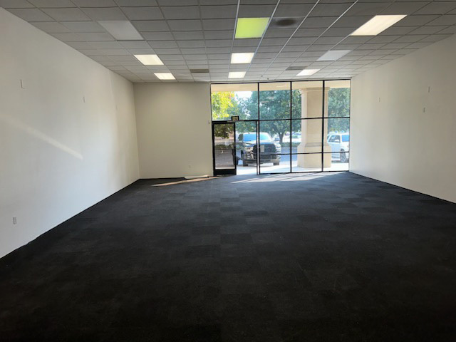 136 N Maag Ave, Oakdale, CA for lease Interior Photo- Image 1 of 3