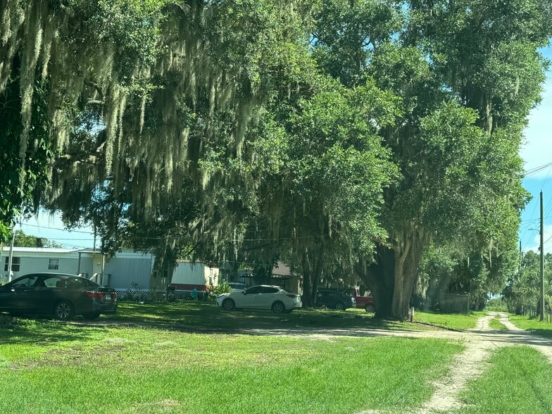 10605 Lithia Pinecrest Rd, Lithia, FL for sale - Primary Photo - Image 1 of 14