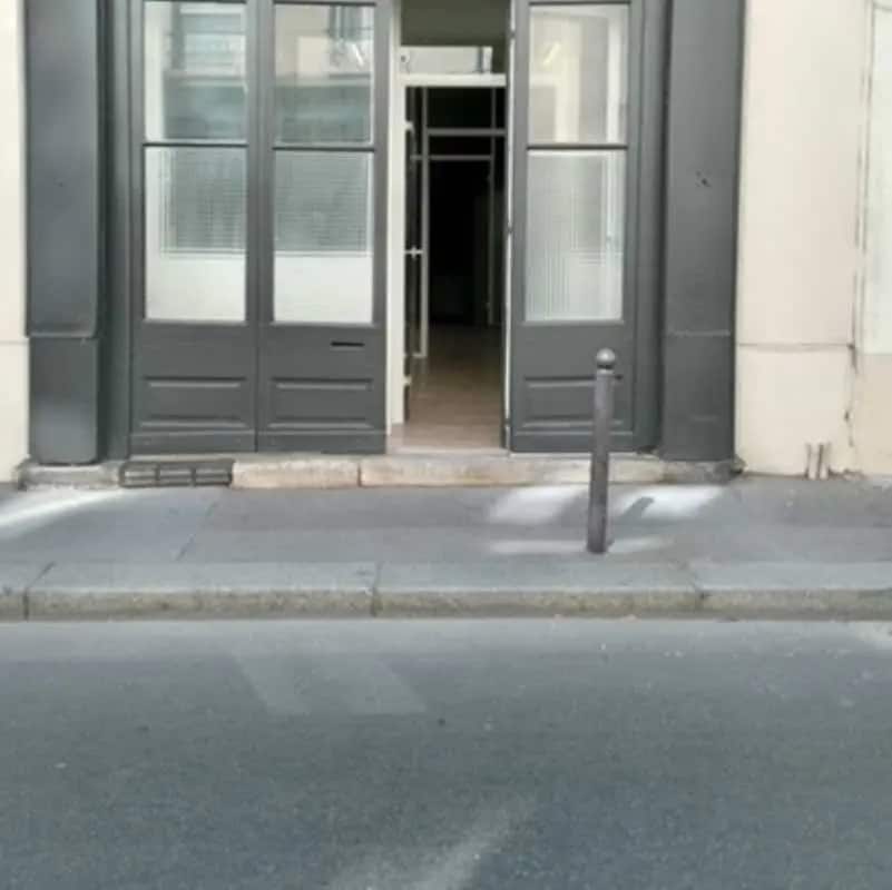 Retail in Paris for lease Building Photo- Image 1 of 6