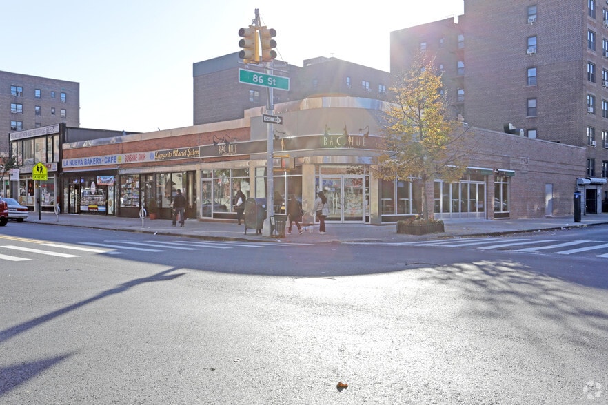86-02-86-20 37th Ave, Jackson Heights, NY for sale - Primary Photo - Image 1 of 1