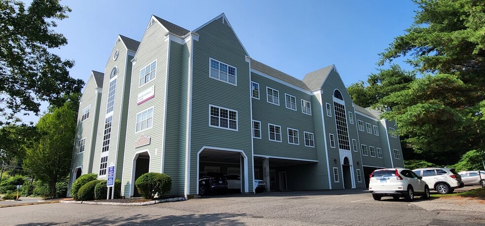 680-686 Main St, Watertown, CT for lease - Building Photo - Image 1 of 10