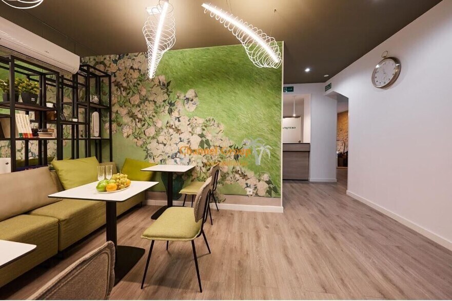 Retail in Alicante for sale - Building Photo - Image 2 of 8