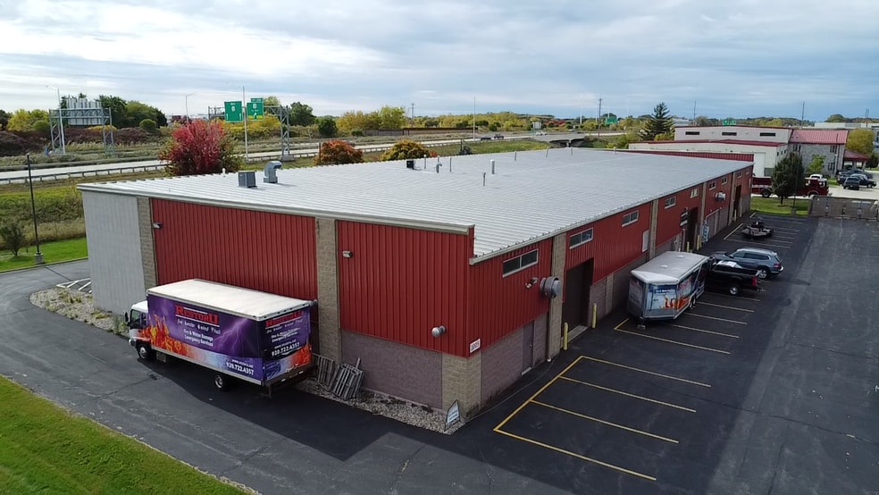 1005 W American Dr, Neenah, WI for sale - Building Photo - Image 2 of 9