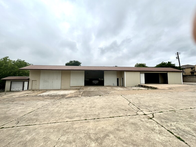 2207 Lynnbrook Dr, Austin, TX for lease - Building Photo - Image 2 of 6