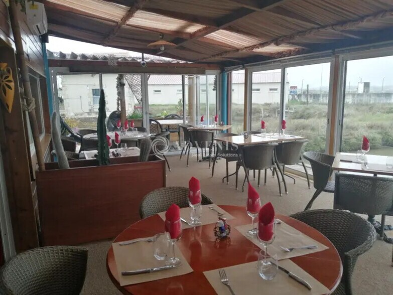 Retail in La Tremblade for sale - Building Photo - Image 3 of 6