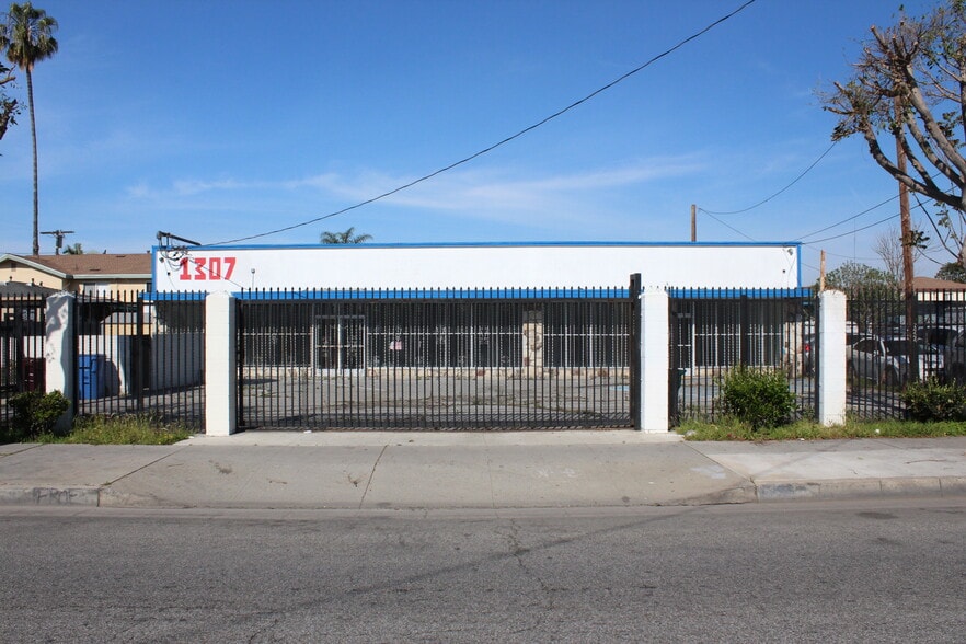 1307 N Long Beach Blvd, Compton, CA for sale - Primary Photo - Image 1 of 13
