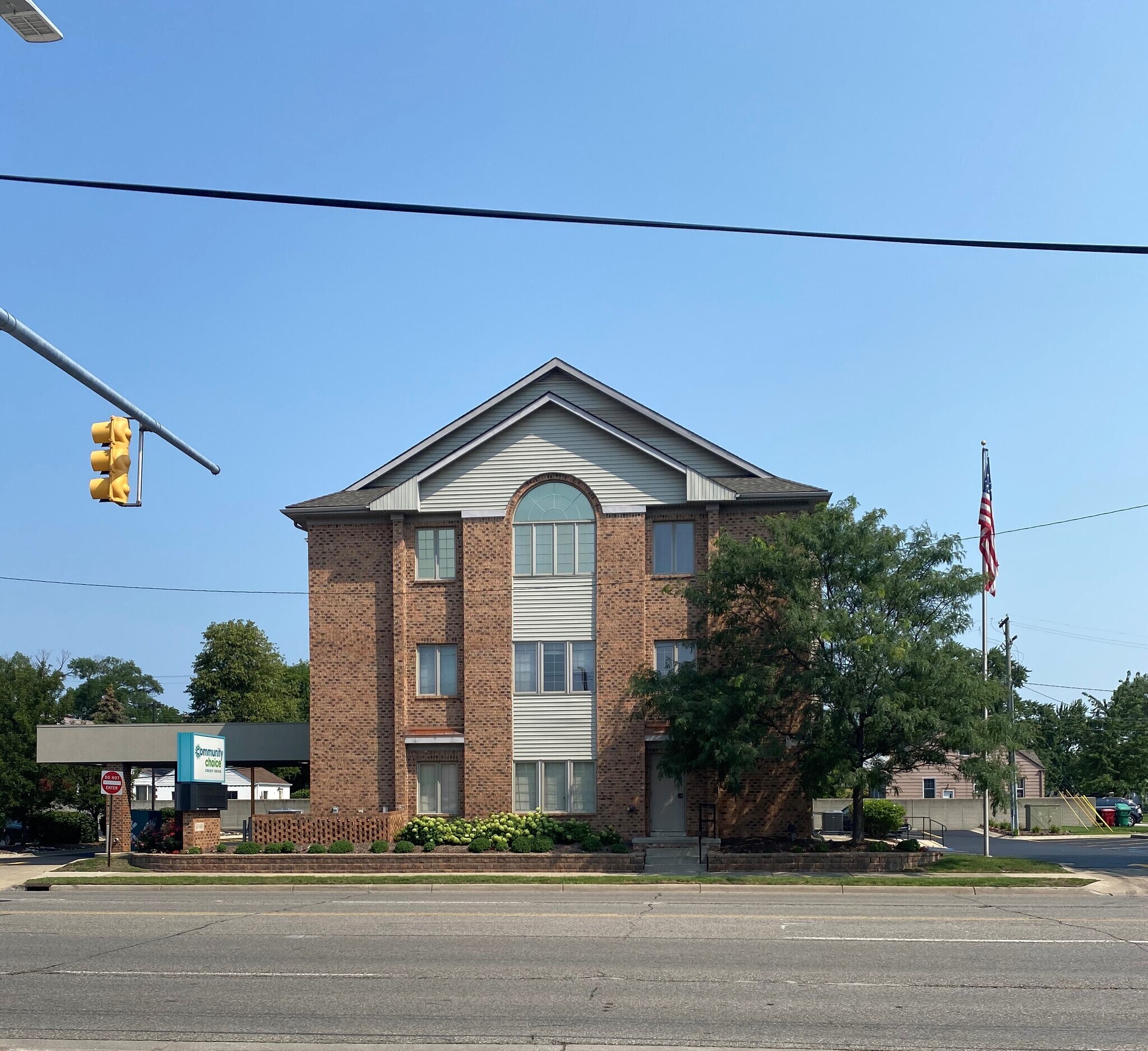 16331-16345 E 9 Mile Rd, Eastpointe, MI for sale Building Photo- Image 1 of 1