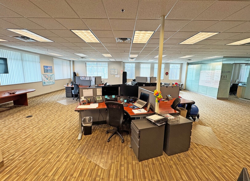 1595 Thomas Center Dr, Eagan, MN for lease - Interior Photo - Image 3 of 10